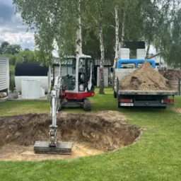 Wykopy pod baseny wraz z odwozem urobku