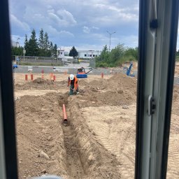 Układanie kanalizacji 