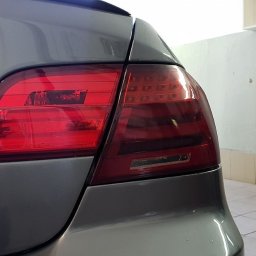 MARTIN KĘDRAK FOLI-CAR - Efekt przyciemnienia lamp jasną folią.