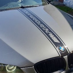 MARTIN KĘDRAK FOLI-CAR - Naklejka na maskę BMW.
