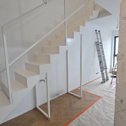 PRO GRAPHIC Jacek Siemiec - Schody wykonane z aluminium. Balustrada z profili stalowych. lakierowanie proszkowe