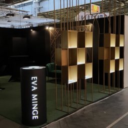 Ekspozycja targowa. Wykonanie ekspozytorów oraz podświetlanej ścianki