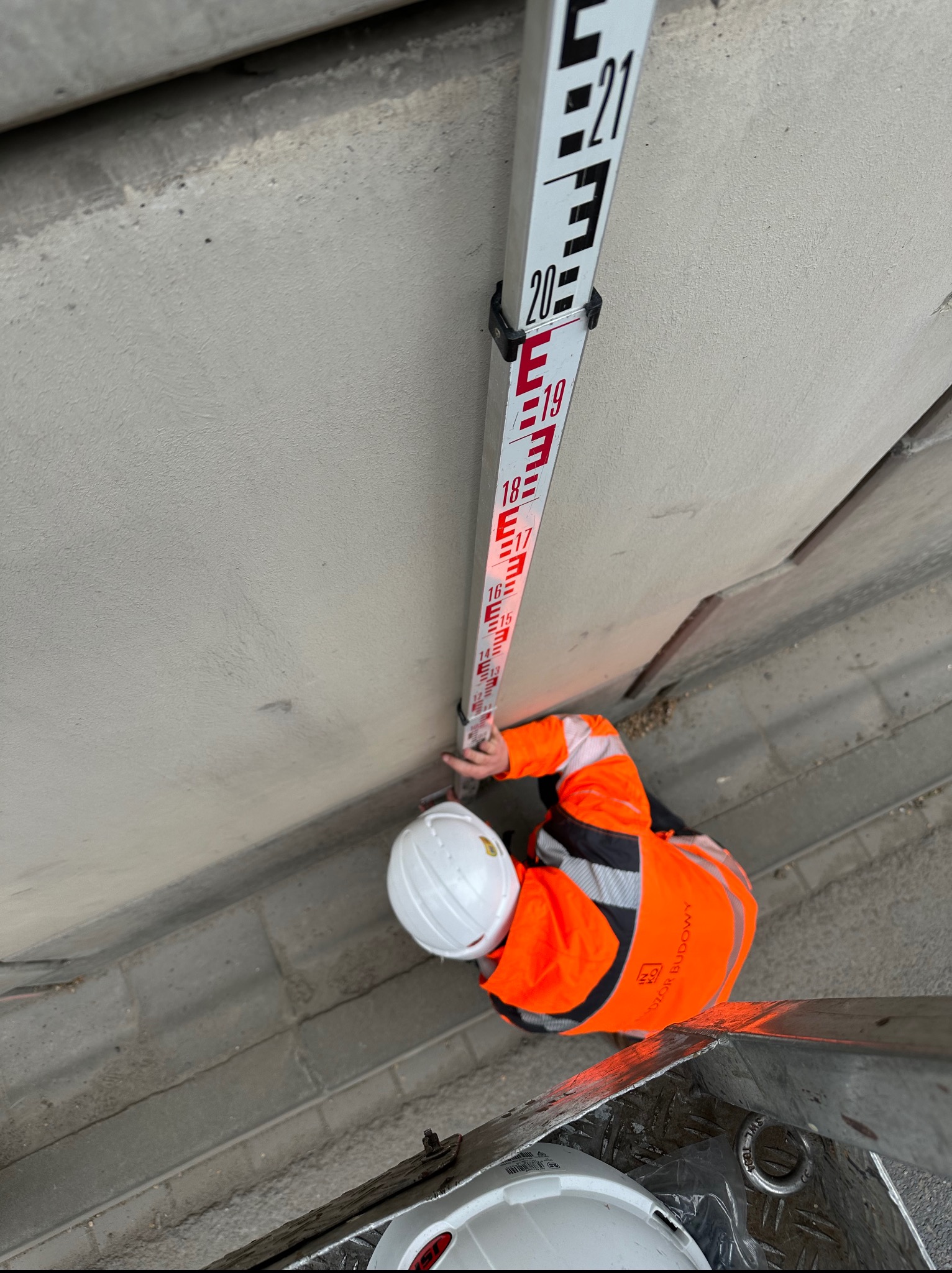 Zakładanie monitoringu osoadań obiektu inżynieryjnego typu estakada