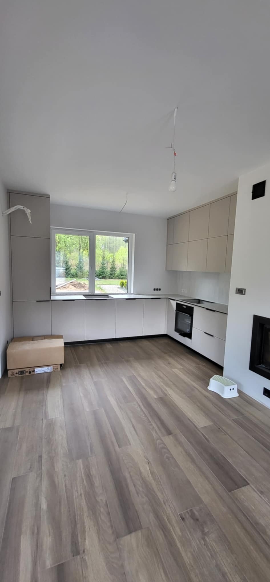 Układałem płytki na podłodze