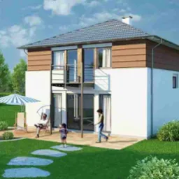 Wizualizacja dwukondygnacyjnego domu z białymi ścianami i brązową elewacją na piętrze, z balkonem z metalową balustradą, otoczonego zielonym trawnikiem i drzewami, z rodziną na tarasie.