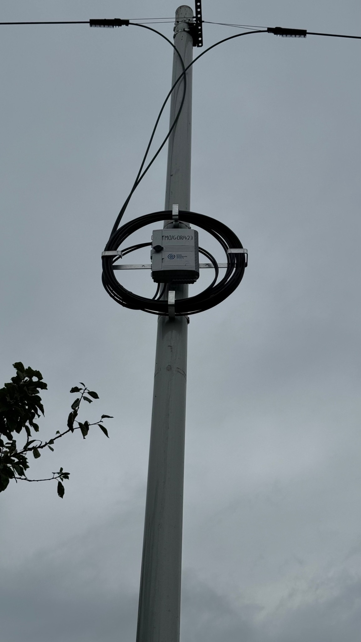 Montaż kabla światłowód I stelaża