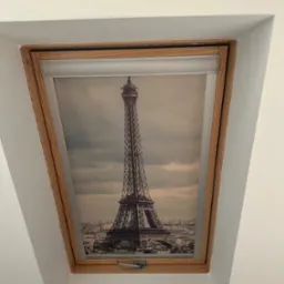 Ciekawe wzory roletek też potrafią ubarwić mieszkanie