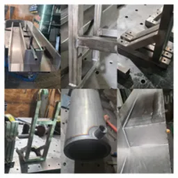 Kompozycja sześciu kadrów z warsztatu metalurgicznego: spawane konstrukcje stalowe, zbiornik z rurą, fragmenty balustrad i inne elementy metalowe na stole spawalniczym.