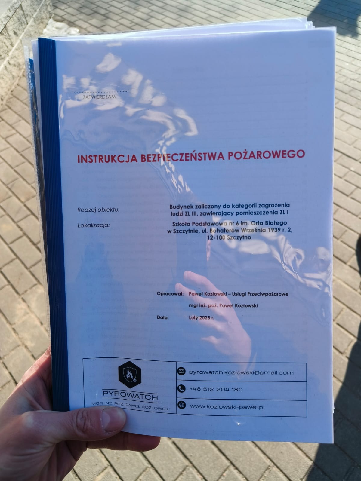 Dokument z instrukcją bezpieczeństwa pożarowego dla szkoły podstawowej, opracowany przez Pawła Kozłowskiego z Pyrowatch. Data opracowania: luty 2025.