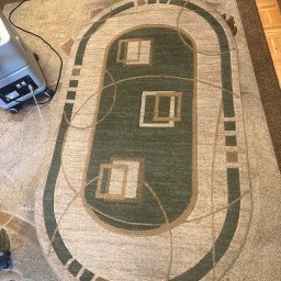 Profesjonalne pranie dywanu – efekt świeżości i odnowienia.
Usunięcie zabrudzeń, przywrócenie koloru i struktury runa – idealne dla domów i biur, w których liczy się estetyka i higiena.