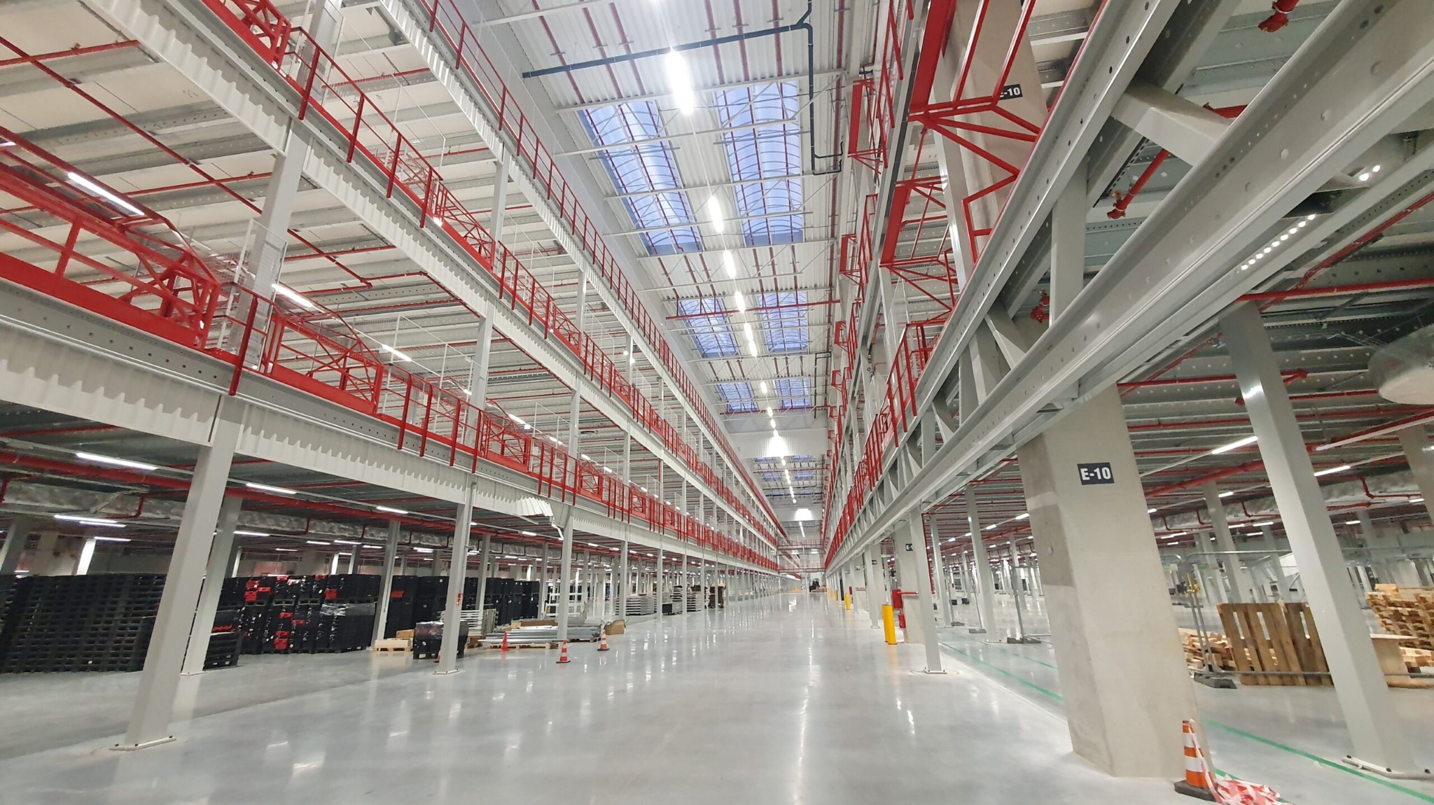 budowa hali wraz z produkcja konstrukcji