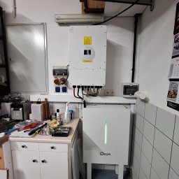 Podłączenie instalacji fotowoltaicznej i magazynu energii.