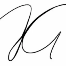 Elegancki, czarno-biały podpis odręczny na czystym tle. Zawiera unikalne połączenie liter, tworzące sygnaturę o płynnych liniach i artystycznym charakterze.