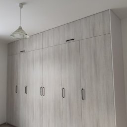 Szafa na wymiar wg. Projektu ze zdjęcia.