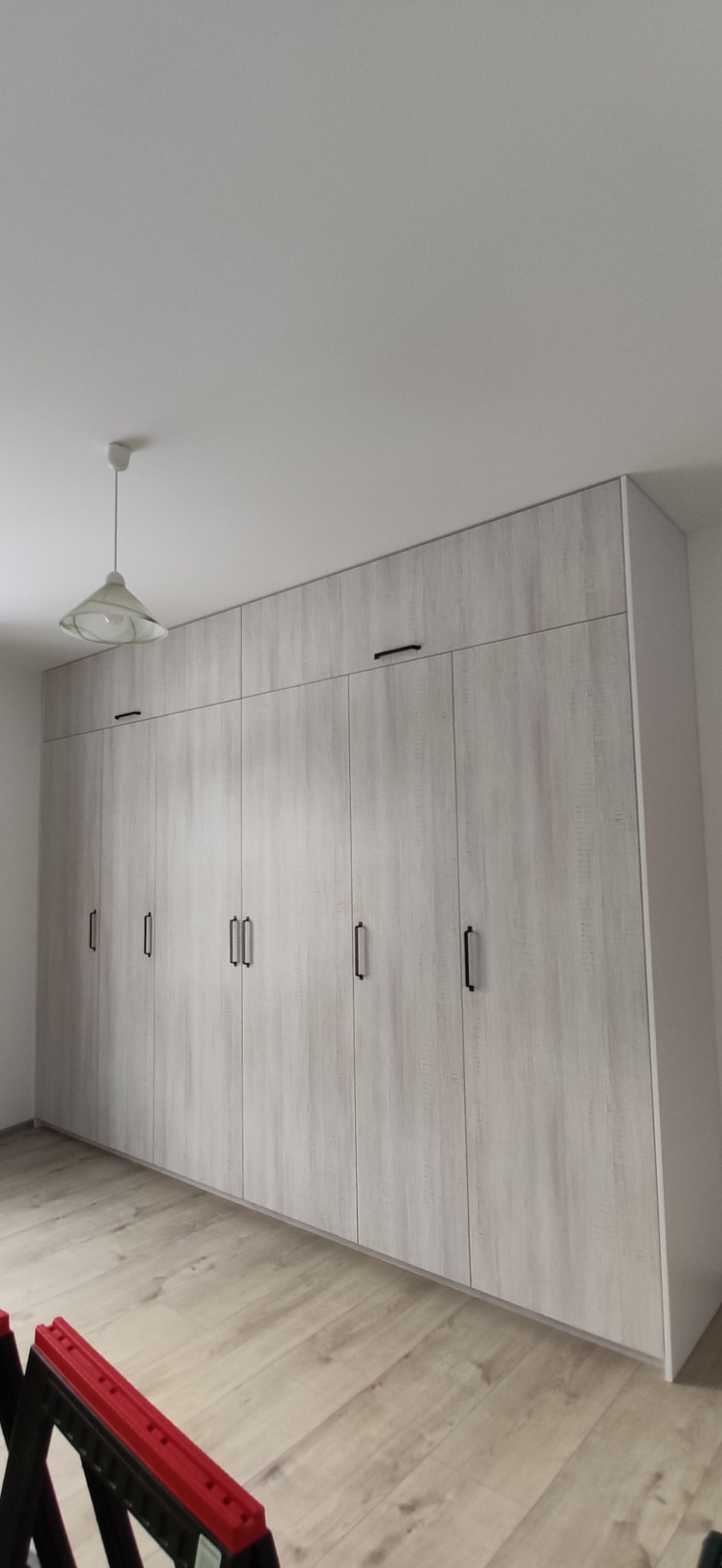 Szafa na wymiar wg. Projektu ze zdjęcia.