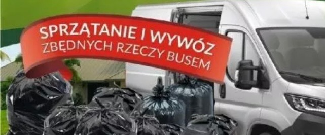 Stos worków na śmieci przed busem z napisem 'Sprzątanie i wywóz zbędnych rzeczy busem' na czerwonej wstędze, dom w tle.