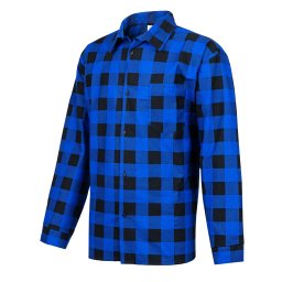 Kravietz Dawid Bednarek - Koszula flanelowa w niebiesko-czarną kratę, z długim rękawem, zapinana na guziki, widoczna z bliska na białym tle. Widoczny fragment kieszeni na piersi.