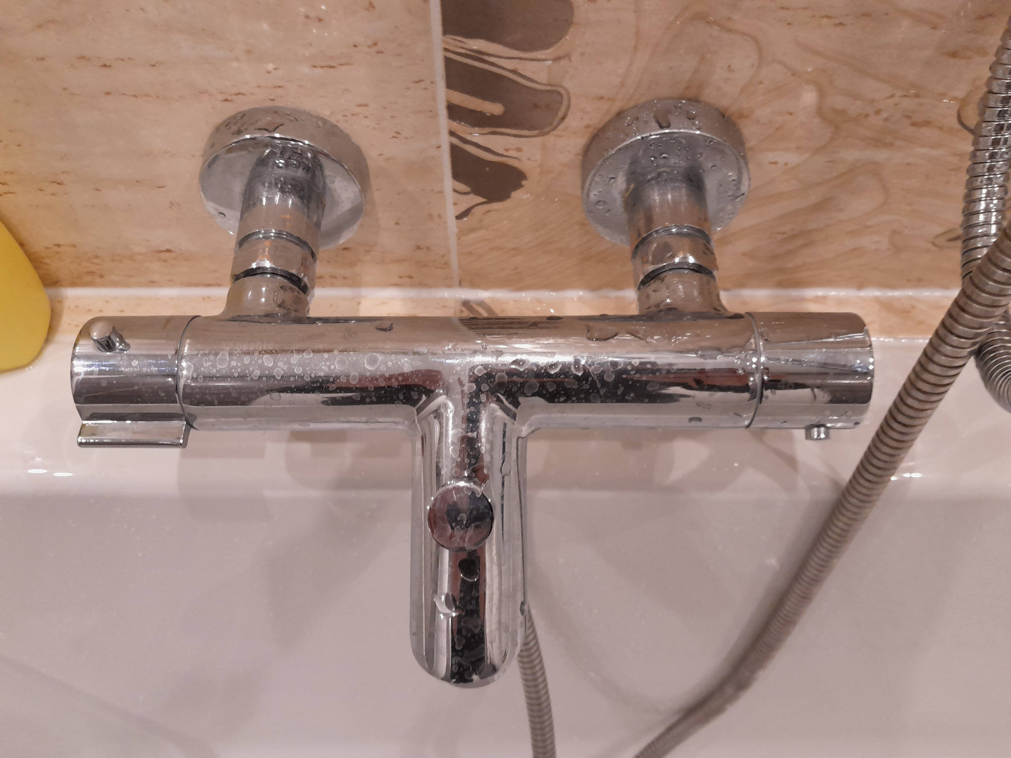 podłączenie baterii do krućców z wodą