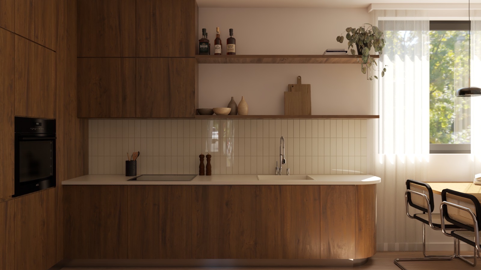 Nowoczesna kuchnia z drewnianymi frontami, białym blatem i płytkami w odcieniach beżu. Na półce dekoracje i roślina. Jasne wnętrze z naturalnym światłem.