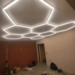 Dawid Machnio - Przed domem Łuk&oacute;w