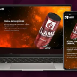 Mockup strony napoju energetycznego Flame na laptopie i smartfonie. Ciemne tło z efektem ognia. Prezentacja responsywności strony. Napis: Rozpal swoją energię.