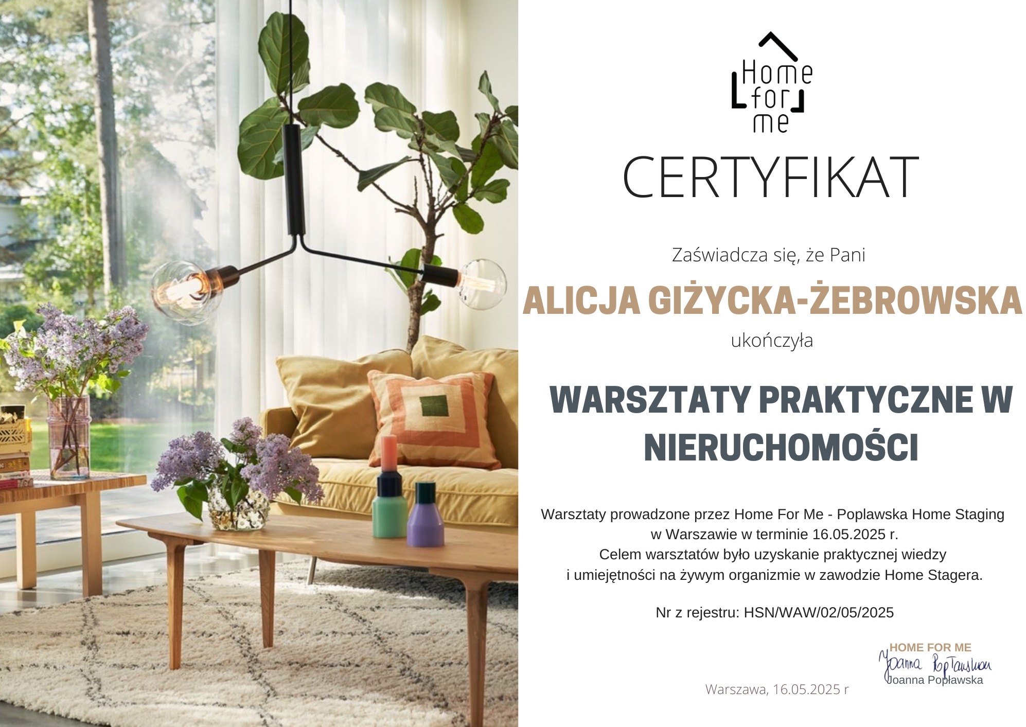 Certyfikat ukończenia warsztatów home staging, na tle jasnego wnętrza z roślinami i elementami dekoracyjnymi w stylu skandynawskim. Dokument od Home for Me.