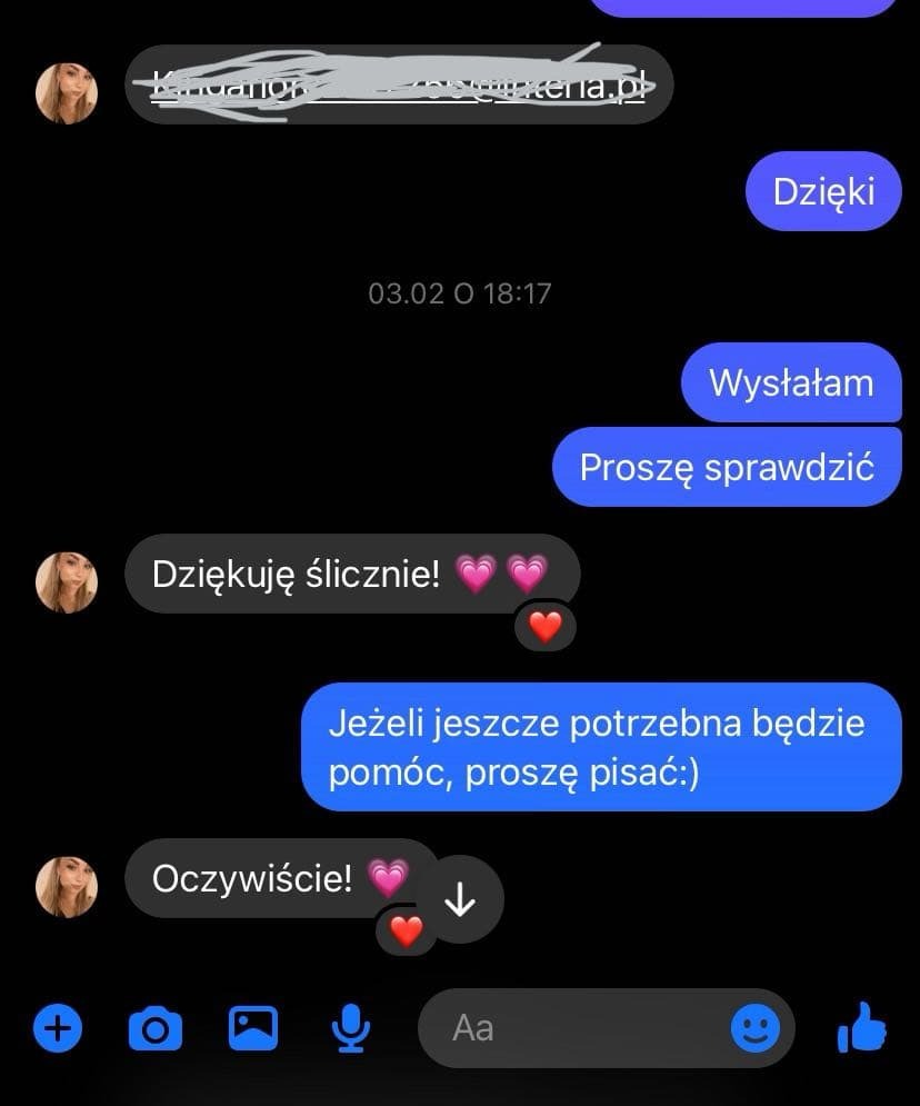 Zrzut ekranu czatu z podziękowaniami i potwierdzeniem otrzymania. Widoczne dymki konwersacji w kolorach szarym i niebieskim oraz emotikony serc.