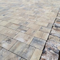 Układanie kostki brukowej Woźniki 1