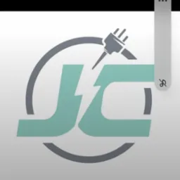 Ekran telefonu z logo firmy JC Electrical Lincs Ltd: stylizowane inicjały 'JC' z symbolem wtyczki elektrycznej w szaro-turkusowej kolorystyce na jasnym tle.