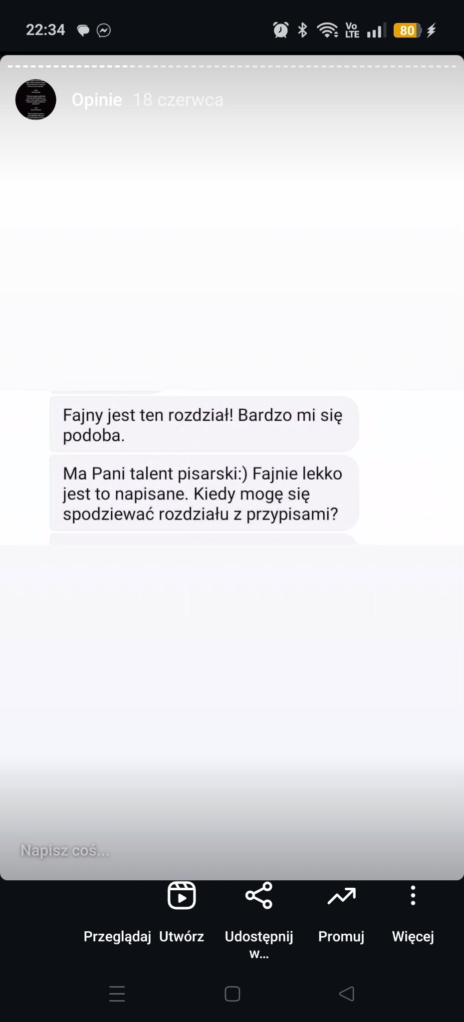 Zrzut ekranu z opinią klienta z 18 czerwca. Tekst chwali talent pisarski i lekkość stylu. Pytanie o datę publikacji kolejnego rozdziału z przypisami.