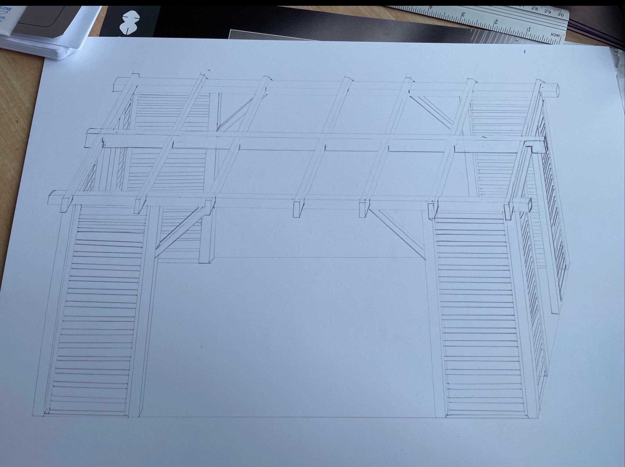 Szkic techniczny drewnianej konstrukcji, prawdopodobnie pergoli lub altany, narysowany na białym papierze, z widocznymi elementami konstrukcyjnymi i detalami.