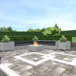 Nowoczesny taras z paleniskiem, szarą sofą modułową, roślinami w donicach i geometrycznym wzorem na posadzce z kostki. Projekt przestrzeni relaksu na zewnątrz.