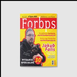 creARTive - Okładka magazynu 'Forbps' z datą 17 lipca 2023. Na okładce mężczyzna trzyma psa. Żółto-czerwona kolorystyka, hasła i informacje o zawartości wydania.