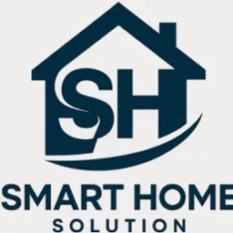 Logo firmy Smart Home Solution: granatowy symbol domu z literami SH i napisem 'SMART HOME SOLUTION' na jasnym tle. Minimalistyczny design, nowoczesny styl.