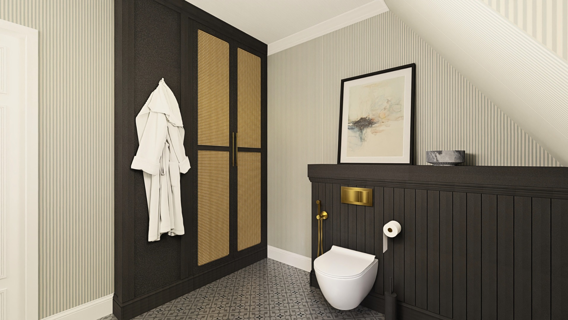 Elegancka łazienka w stylu retro: czarne panele ścienne, toaleta podwieszana, złota armatura i szafa z rattanowymi frontami. Na ścianie grafika w ramie i pasiaste tapety.