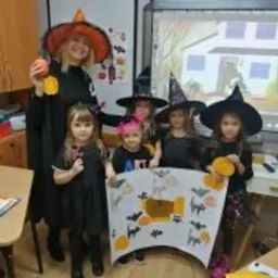 Nauka przez zabawę? Dzieci to uwielbiają.