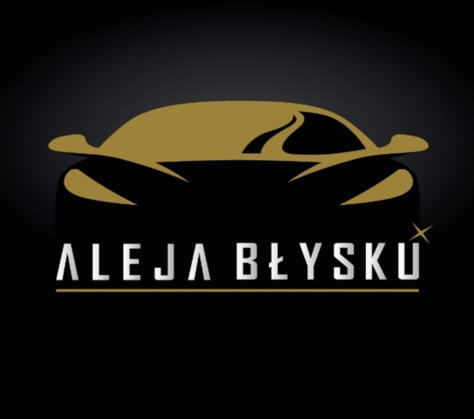 Logo firmy „Aleja Błysku” z sylwetką złotego samochodu na czarnym tle. Nazwa srebrna, podkreślona złotą linią. Całość elegancka i nowoczesna.