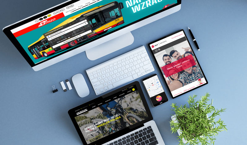 Prezentacja responsywnych stron na monitorze, laptopie, tablecie i telefonie, z widocznymi elementami interfejsu użytkownika i różnymi układami stron.