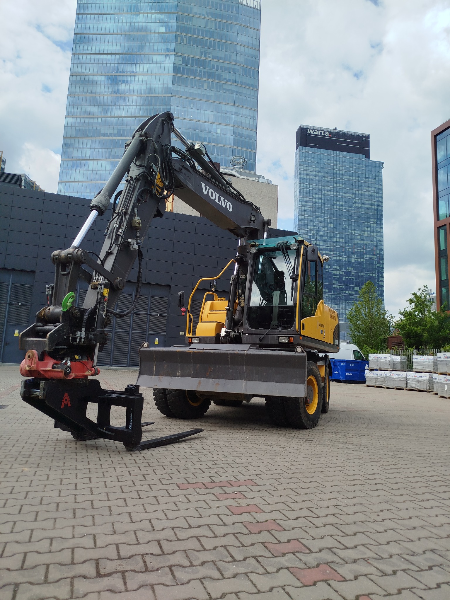 Usługi koparką kołową