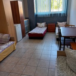 pokój 4 osobowy z prywatną łazienką na korytarzu