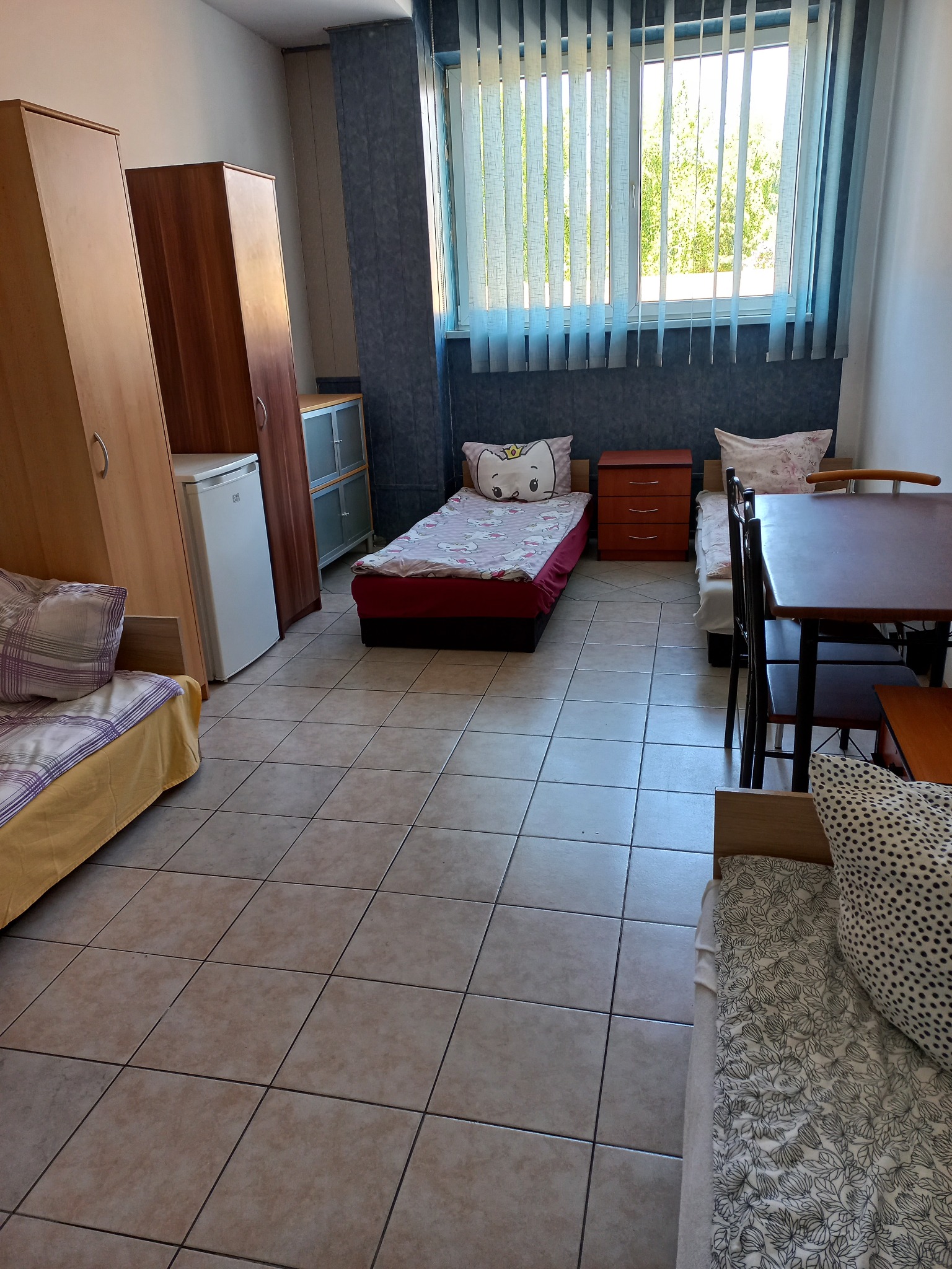 pokój 4 osobowy z prywatną łazienką na korytarzu