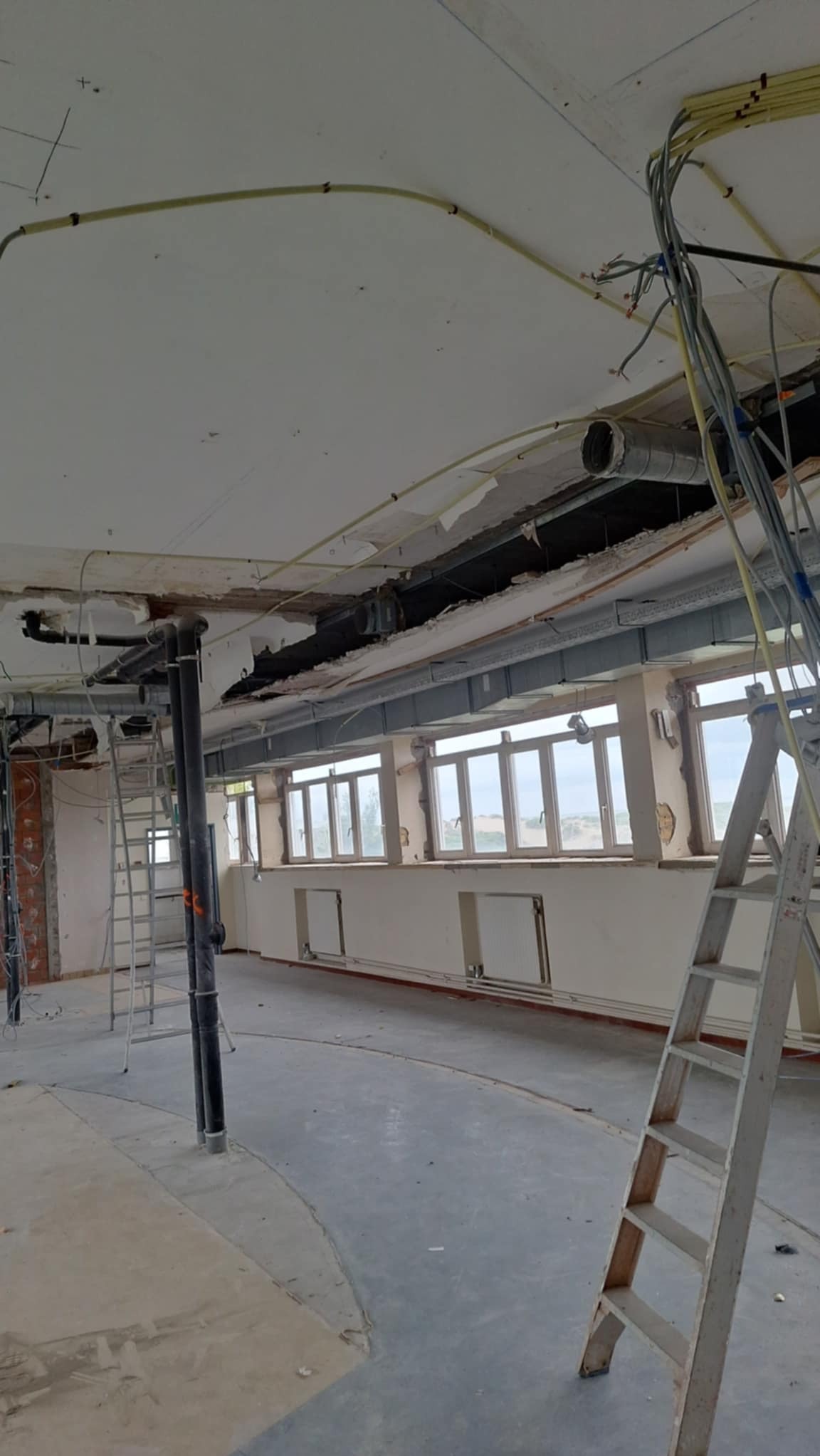 pomieszczenie przed demontażami