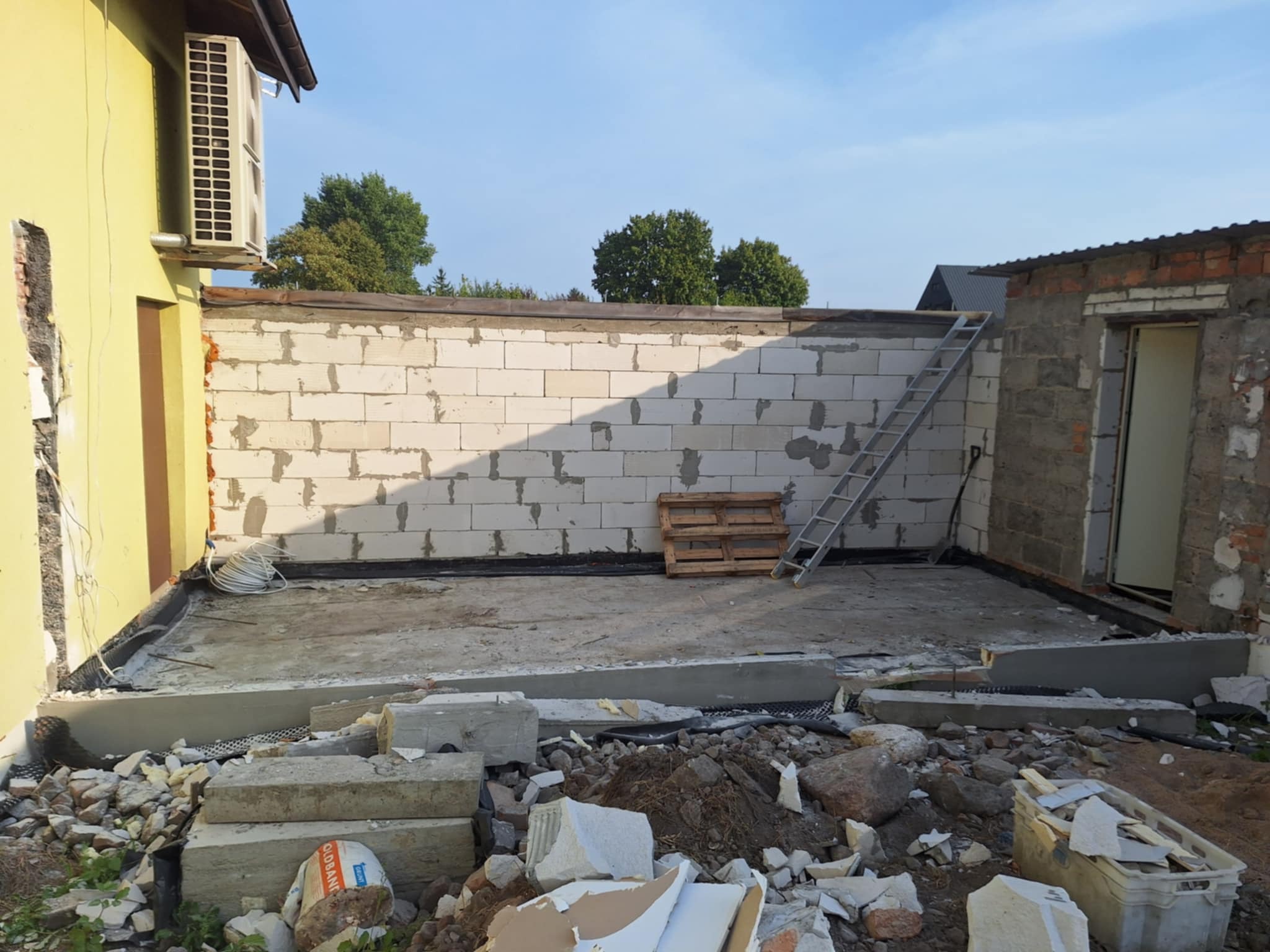 jedna ze ścian zniknęła