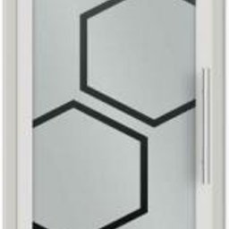 AG OKNA - Białe drzwi wewnętrzne z matową szybą i geometrycznym wzorem w kształcie dwóch heksagonów, uchwyt po prawej stronie, minimalistyczny design.