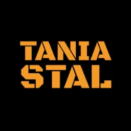 Graficzne logo 'TANIA STAL' w pomarańczowym kolorze na czarnym tle, o geometrycznym kroju pisma.