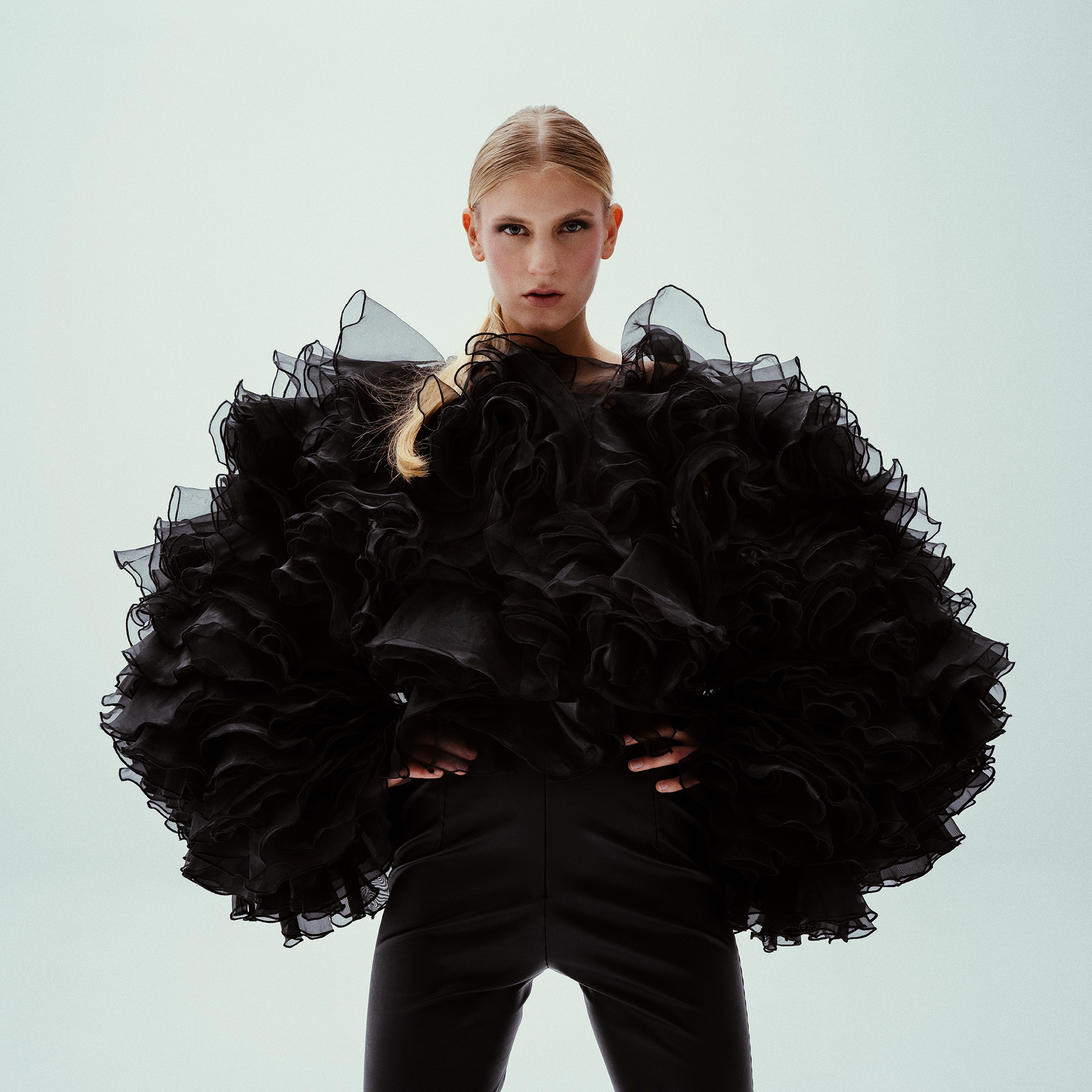 Julia Sobczyńska - ścisła finalistka Top Model - edytorial modowy w kreacji Krystiana Szymczaka