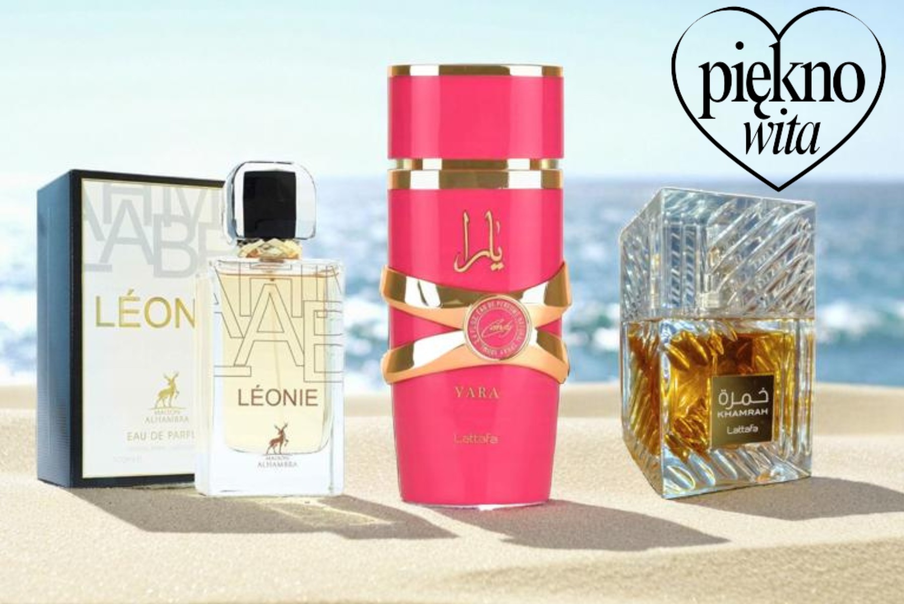 Eleganckie flakony perfum marek Lattafa, Alhambra na tle plaży i morza. Różowe, złote i przezroczyste szkło. Logo 'Piękno wita' w prawym górnym rogu.