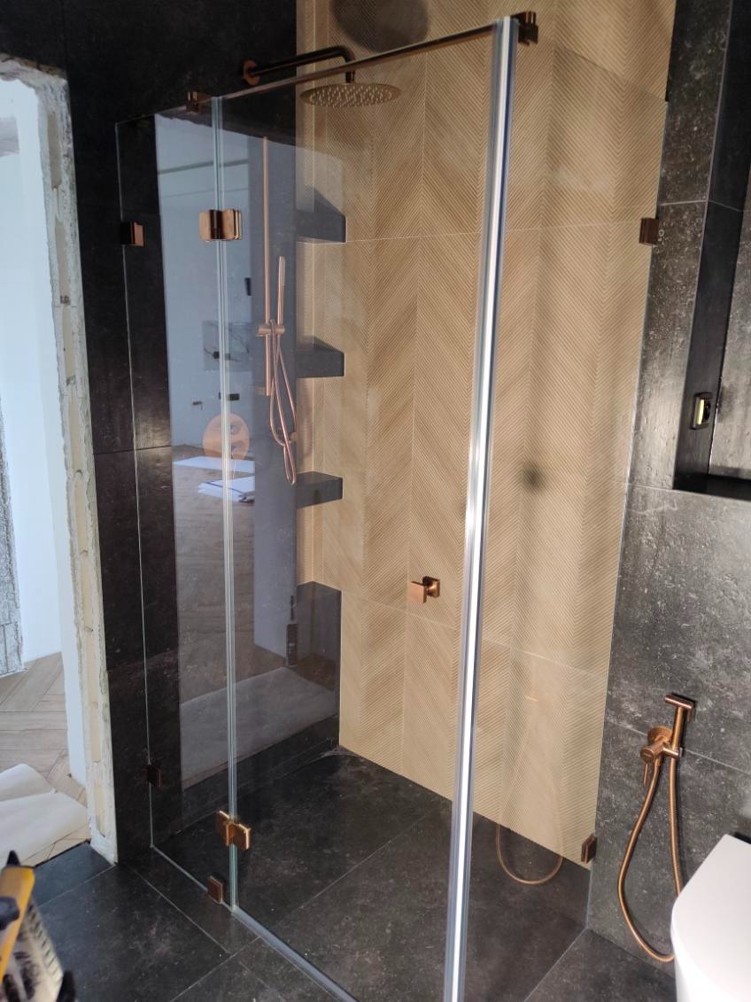 kabina na wymiar w kolorze miedzi szczotkowanej