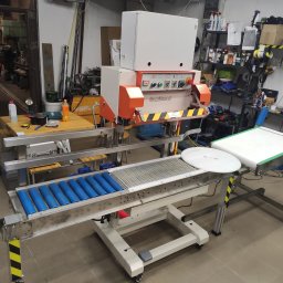 Zgrzewarka worków z obrotnicą i podajnikiem na dalszy tor