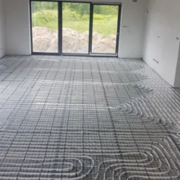 Ogrzewanie podłogowe w 2dni Malowanie natryskowe